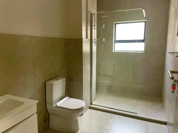 3 Bedroom Flat & Apartment