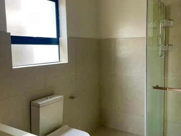 3 Bedroom Flat & Apartment