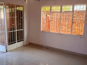 2 Bedroom Flat & Apartment