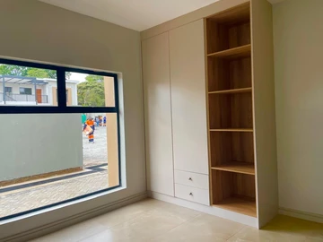 3 Bedroom Flat & Apartment