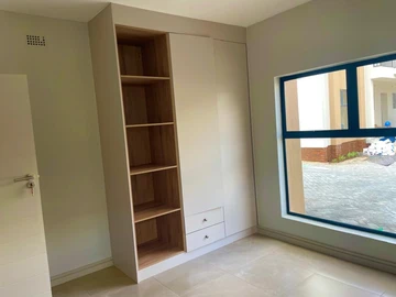 3 Bedroom Flat & Apartment