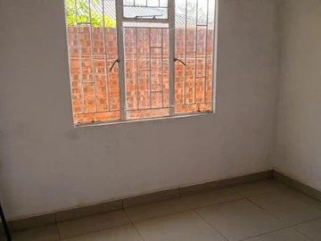 2 Bedroom Flat & Apartment