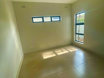 3 Bedroom Flat & Apartment