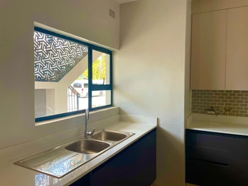 3 Bedroom Flat & Apartment