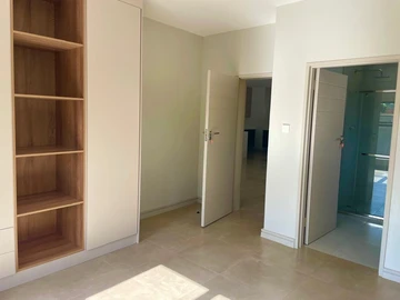 3 Bedroom Flat & Apartment