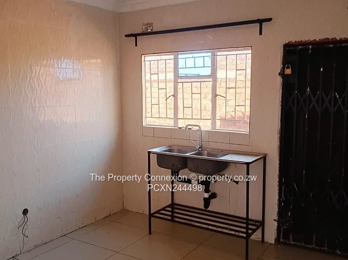 Modern 2-Bedroom Apartment – Whitehouse